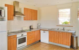 3 Bedroom Awesome Home In Roisel