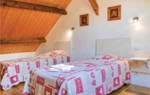 Maisons de vacances 3 Bedroom Awesome Home In Roisel : photos des chambres