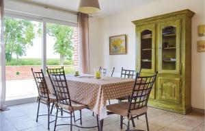 Maisons de vacances Awesome home in Roisel with 3 Bedrooms and WiFi : photos des chambres