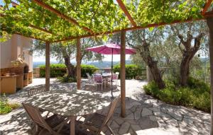 Maisons de vacances Amazing Home In Spracdes With 3 Bedrooms, Private Swimming Pool And Outdoor Swimming Pool : photos des chambres