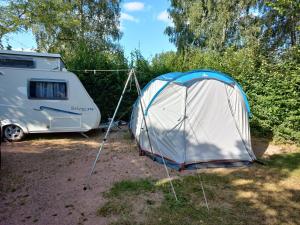 Campings Camping Les Feuilles Chauffailles : photos des chambres