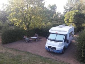 Campings Camping Les Feuilles Chauffailles : photos des chambres