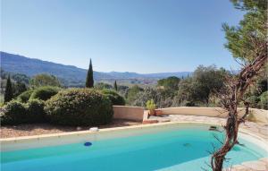 Maisons de vacances Nice home in Pierrerue with 2 Bedrooms, WiFi and Outdoor swimming pool : photos des chambres