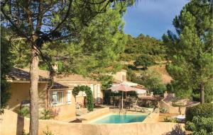 Maisons de vacances Nice home in Pierrerue with 2 Bedrooms, WiFi and Outdoor swimming pool : photos des chambres