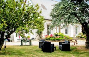 Maisons de vacances Stunning home in Surville with 5 Bedrooms and WiFi : photos des chambres