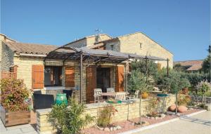 Stunning home in Gordes with 2 Bedrooms