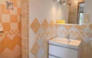 Lovely Home In Gordes With Kitchen