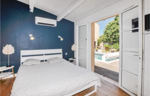 Maisons de vacances 4 Bedroom Awesome Home In Narbonne : photos des chambres