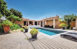 Maisons de vacances Nice home in Narbonne with 4 Bedrooms, Internet and Outdoor swimming pool : photos des chambres