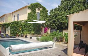 Maisons de vacances Nice home in Narbonne with 4 Bedrooms, Internet and Outdoor swimming pool : photos des chambres