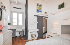 Maisons de vacances 4 Bedroom Awesome Home In Narbonne : photos des chambres