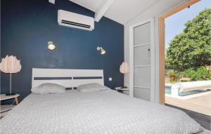 Maisons de vacances 4 Bedroom Awesome Home In Narbonne : photos des chambres