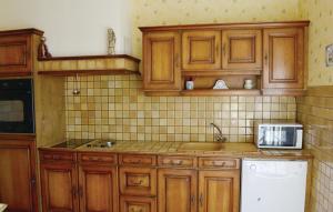 Maisons de vacances Lovely Home In Plomodiern With Wifi : photos des chambres