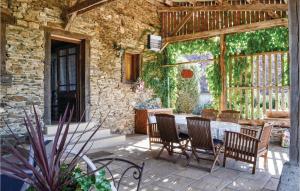 Maisons de vacances Amazing home in Sarrazac with 3 Bedrooms, WiFi and Outdoor swimming pool : photos des chambres