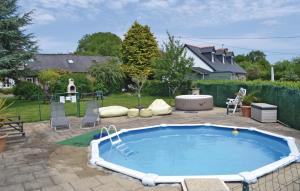 Maisons de vacances Awesome Home In Callac De Bretagne With 2 Bedrooms, Jacuzzi And Outdoor Swimming Pool : photos des chambres