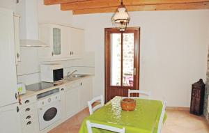 Maisons de vacances Two-Bedroom Holiday Home in St. Fortunat s Eyrieux : photos des chambres