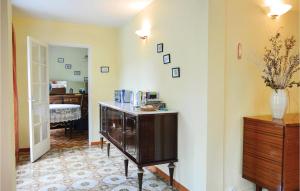 Maisons de vacances 2 Bedroom Nice Home In Athis : photos des chambres
