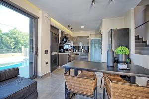 Villa Maripol by PosarelliVillas