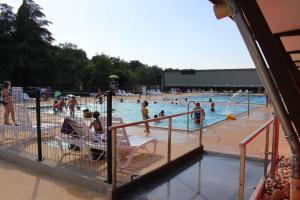 Campings Camping Les Feuilles Chauffailles : photos des chambres