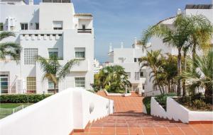 Stunning Apartment In Estepona With 2 Bedrooms, Wifi And Outdoor Swimming Pool