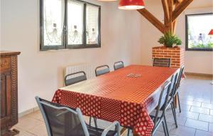 Maisons de vacances Beautiful home in Roisel with 4 Bedrooms and WiFi : photos des chambres