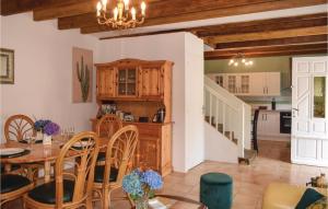 Maisons de vacances 3 Bedroom Cozy Home In Trezeny : photos des chambres