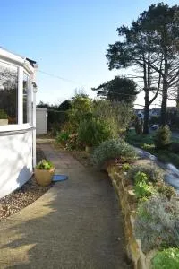 6 Trungle Terrace - Paul