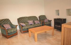 Maisons de vacances Holiday Home Mantallot With Fireplace I : photos des chambres