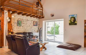 Maisons de vacances 3 Bedroom Gorgeous Home In Gondrin : photos des chambres