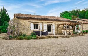 Maisons de vacances 3 Bedroom Gorgeous Home In Gondrin : photos des chambres