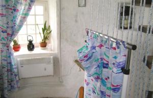 Maisons de vacances Awesome Home In Anneville Sur Mer With 1 Bedrooms : photos des chambres