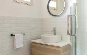 2 Bedroom Cozy Home In Luogosanto img12