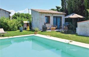 Maisons de vacances Nice home in Ste Cecile les Vignes with WiFi and Outdoor swimming pool : photos des chambres