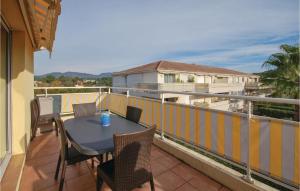 Gorgeous Apartment In Saint Raphael