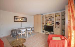 Gorgeous Apartment In Saint Raphael