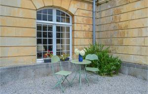 Appartements 1 Bedroom Gorgeous Apartment In Marconne : photos des chambres