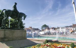 Appartements Amazing Apartment In Marconne With Wifi : photos des chambres