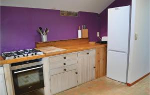 Maisons de vacances Holiday Home Moelan Sur Mer With A Fireplace 356 : photos des chambres