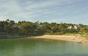Maisons de vacances Holiday Home Moelan Sur Mer With A Fireplace 356 : photos des chambres