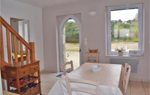Maisons de vacances 3 Bedroom Lovely Home In Penvenan : photos des chambres