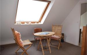 Maisons de vacances 3 Bedroom Lovely Home In Penvenan : photos des chambres