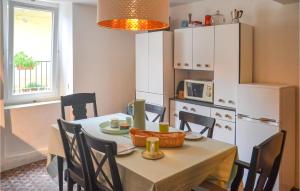 Maisons de vacances Amazing home in Saint-Gervais-sur-Mare with 2 Bedrooms : photos des chambres