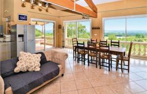 Maisons de vacances Amazing Home In Montaren Et St Mediers With Wifi : photos des chambres