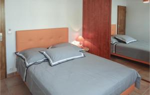 Maisons de vacances 3 Bedroom Beautiful Home In Cessenon Sur Orb : photos des chambres