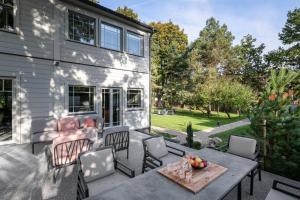 Entire interwar Villa Grabyte by pine forest on the bank of the river- 8min by car from old town