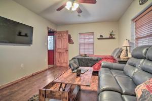 Cabin Apt with Smoky Mtn Views and Private Patio!
