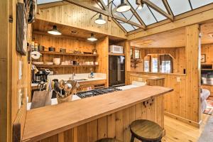 Less Than 1 Mi to Heavenly Lifts Tahoe Area Townhome!