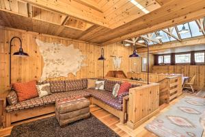 Less Than 1 Mi to Heavenly Lifts Tahoe Area Townhome!