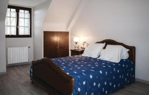 4 Bedroom Cozy Home In Yvias