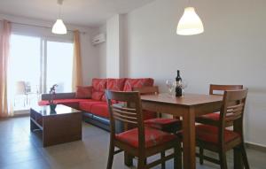 2 Bedroom Lovely Apartment In Roldán